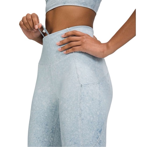 LULULEMON Fast and Free HR Shorts 10" in City Grit White Blue Fog - Picture 4 of 10